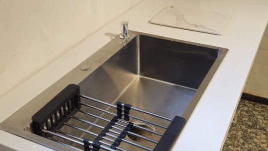 NUEVA BACHA DE COCINA KS01 con dosificador y escurridor incluído